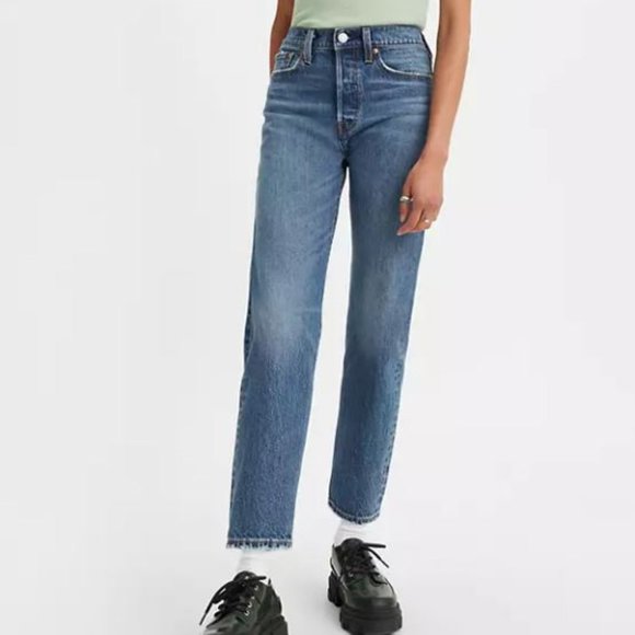 NWT Levi's Dark Wash Lightly Distressed Wedgie Jean - Picture 10 of 10